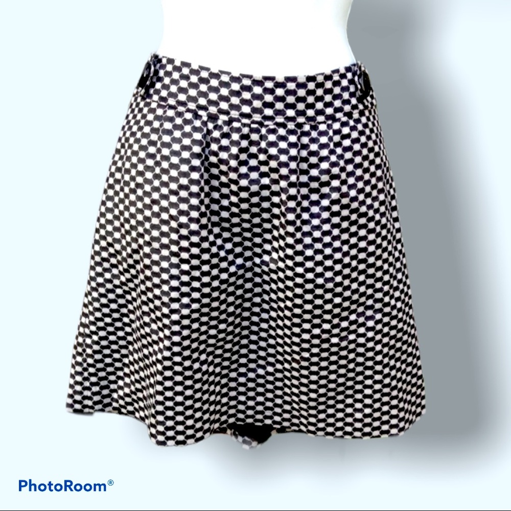 LAST CHANCE!!!! Black & white mid-length Banana Republic skirt s10